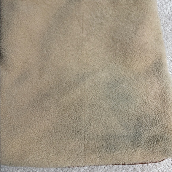 YVES SAINT LAURENT
Beige Shearling North South Tote Bag - Picture 4 of 4